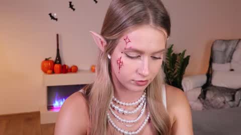 Snapshot of ella_twinkle chatting on October 2025 06:57:02 PM Ella online show from October 2025 06:57:02 PM