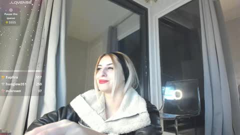 ella_vee online show from October 2025 04:13:02 AM