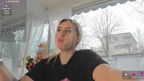 ella_vee online show from April 2026 04:55:01 AM