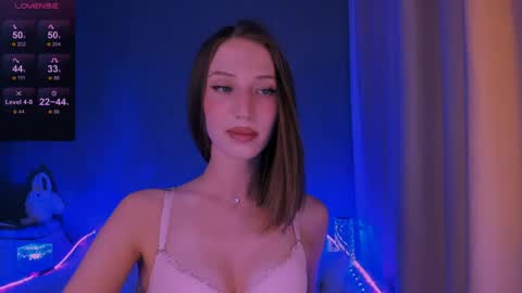 ellaamber online show from May 2026 04:35:01 PM