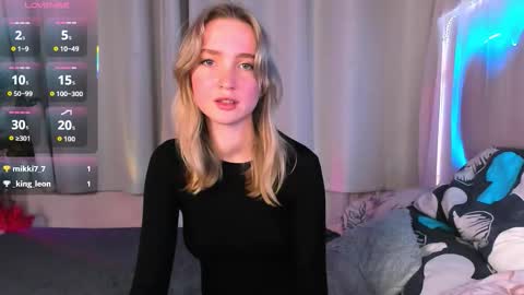 Snapshot of ellabloom chatting on November 2025 05:35:02 PM Ella online show from November 2025 05:35:02 PM