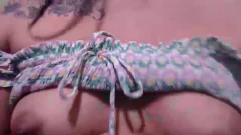 Snapshot of ellah_morena chatting on December 2025 04:21:01 AM Ellah online show from December 2025 04:21:01 AM