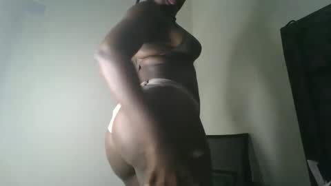 ellah-simone online show from May 2026 02:45:02 PM