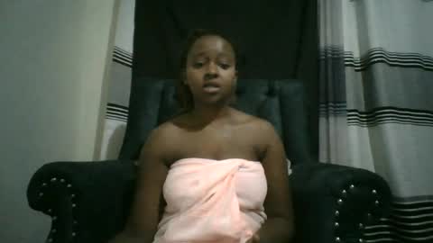 Snapshot of ellah_simone chatting on June 2026 06:10:01 PM ellah-simone online show from June 2026 06:10:01 PM