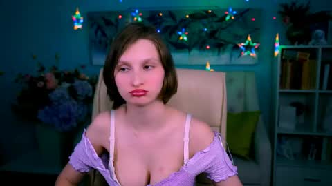 Snapshot of ellahorton chatting on May 2026 05:44:01 PM Ella online show from May 2026 05:44:01 PM