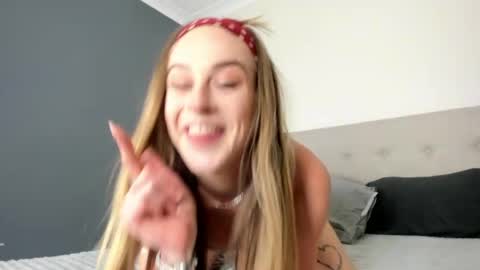 ellaaaa online show from April 2026 05:48:02 AM