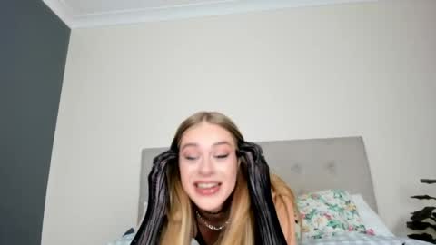 Snapshot of ellajadeexx chatting on June 2026 07:21:01 AM ellaaaa online show from June 2026 07:21:01 AM