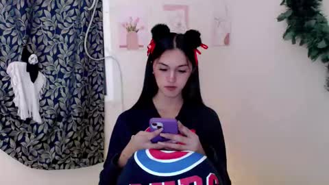 ELLA online show from November 2025 10:17:01 AM