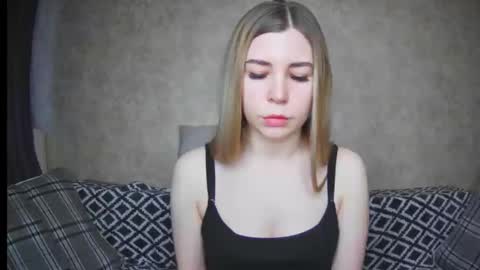 Snapshot of ellanuar chatting on December 2024 07:06:02 AM EllaNuar online show from December 2024 07:06:02 AM