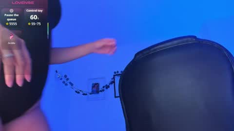 ellarosee_ online show from April 2026 07:07:01 PM