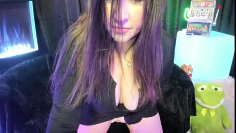 ELLE online show from February 2025 08:22:02 PM