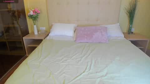 elle_ellise online show from December 2025 09:36:01 AM