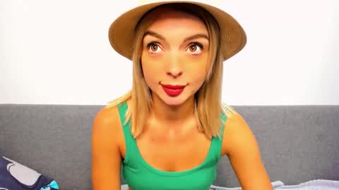 ellen_flow online show from October 2025 07:23:02 PM