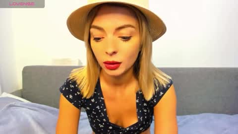 ellen_flow online show from October 2025 09:34:02 PM