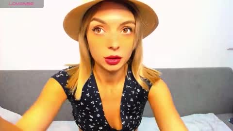 ellen_flow online show from October 2025 09:24:02 PM