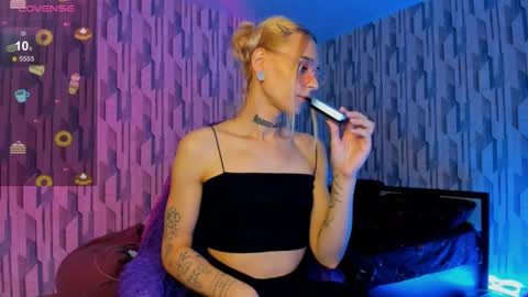 Snapshot of elli_26 chatting on December 2024 08:44:02 AM Ellie online show from December 2024 08:44:02 AM