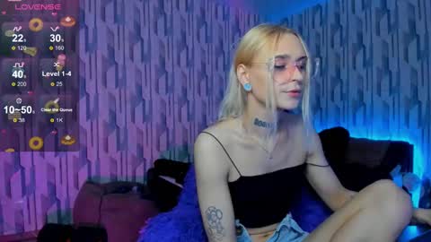 Snapshot of elli_26 chatting on January 2025 10:33:02 AM Ellie online show from January 2025 10:33:02 AM