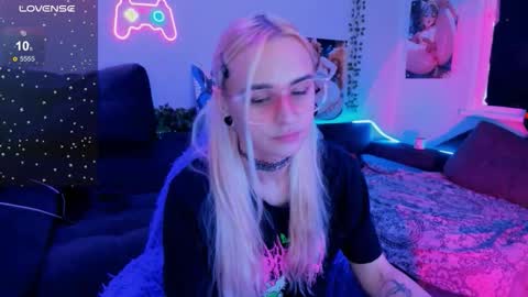 Snapshot of elli_26 chatting on November 2025 01:35:02 PM Ellie online show from November 2025 01:35:02 PM