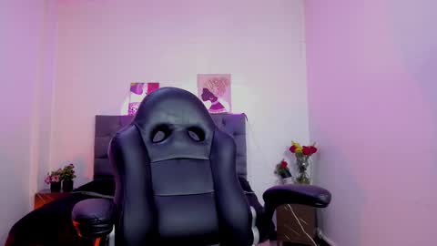  Ellie   online show from November 2025 12:48:02 PM