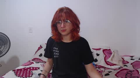 Snapshot of ellie_andy19 chatting on January 2025 04:44:01 AM kev  dani online show from January 2025 04:44:01 AM