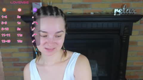 Snapshot of ellie_babyy chatting on July 2026 08:32:01 AM Ellie online show from July 2026 08:32:01 AM