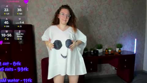 Ellie online show from October 2025 01:45:01 PM