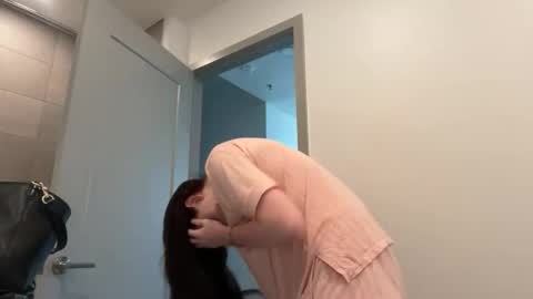 ellie  online show from March 2026 08:04:02 PM