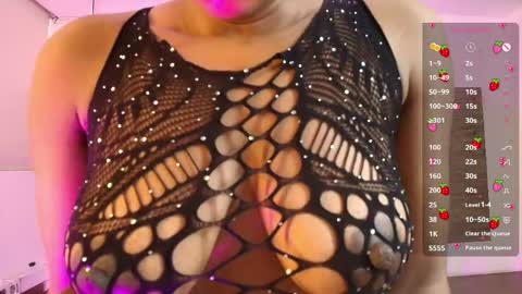 elliee_alves online show from April 2026 05:36:01 PM