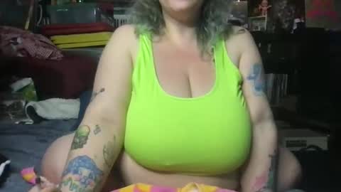 Ellie Louise online show from October 2025 04:14:01 AM