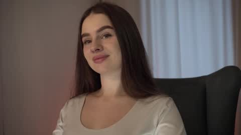 Snapshot of elliephant_ chatting on December 2024 10:47:01 AM just Emily online show from December 2024 10:47:01 AM