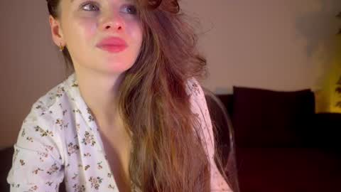 Snapshot of elliephant_ chatting on December 2024 04:52:02 PM just Emily online show from December 2024 04:52:02 PM