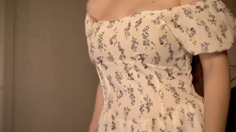 Snapshot of elliephant_ chatting on December 2024 02:27:01 PM just Emily online show from December 2024 02:27:01 PM