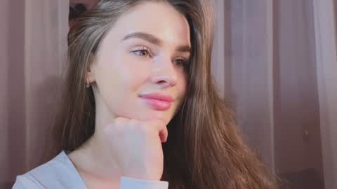 Snapshot of elliephant_ chatting on December 2024 02:17:02 PM just Emily online show from December 2024 02:17:02 PM