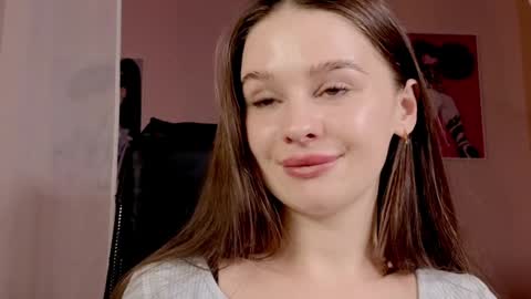 Snapshot of elliephant_ chatting on January 2025 06:35:01 PM just Emily online show from January 2025 06:35:01 PM