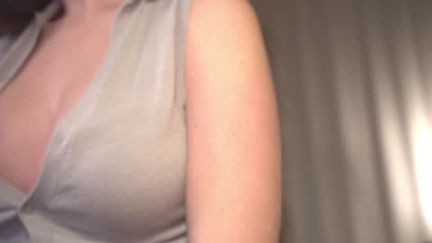 Snapshot of elliephant_ chatting on January 2025 03:36:02 PM just Emily online show from January 2025 03:36:02 PM