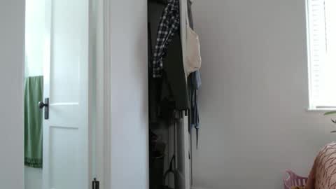 Ellie Rowyn online show from April 2026 09:45:01 PM