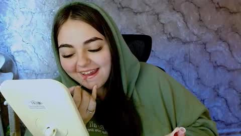 Ellie online show from September 2025 06:50:02 AM