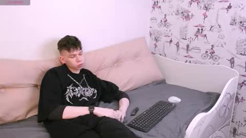 elliot_mars_ online show from December 2025 07:53:02 PM