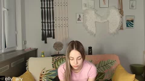 elly_ary online show from December 2025 09:31:02 PM