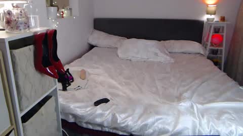 Snapshot of elly_denise chatting on January 2025 10:11:02 PM Denise online show from January 2025 10:11:02 PM