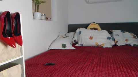 Snapshot of elly_denise chatting on February 2025 08:13:02 PM Denise online show from February 2025 08:13:02 PM