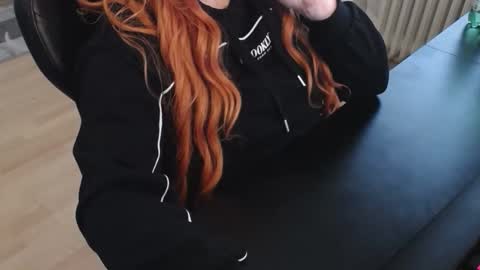 Elly online show from November 2025 03:23:02 PM