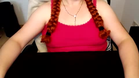 Snapshot of elly_petite chatting on July 2026 06:52:02 AM Elly online show from July 2026 06:52:02 AM