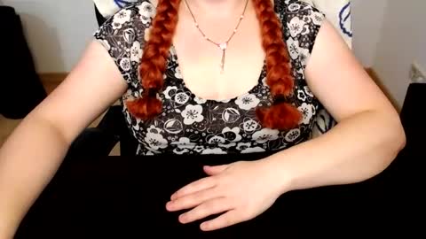 Snapshot of elly_petite chatting on July 2026 06:37:02 AM Elly online show from July 2026 06:37:02 AM