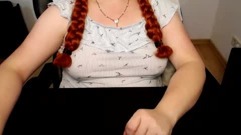 Snapshot of elly_petite chatting on July 2026 06:29:01 AM Elly online show from July 2026 06:29:01 AM
