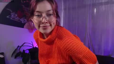 Snapshot of elly_uwuw chatting on July 2026 10:08:01 PM Emy Castro online show from July 2026 10:08:01 PM