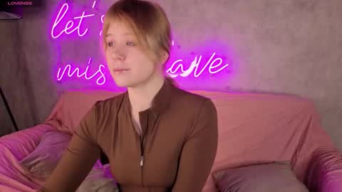 Snapshot of ellya_castro chatting on November 2025 12:09:01 AM ellya_castro online show from November 2025 12:09:01 AM