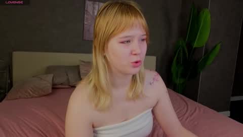 Snapshot of ellya_castro chatting on November 2025 12:24:02 AM ellya_castro online show from November 2025 12:24:02 AM