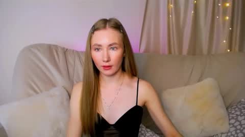 Snapshot of ellycolins chatting on November 2025 02:59:01 AM Elly online show from November 2025 02:59:01 AM