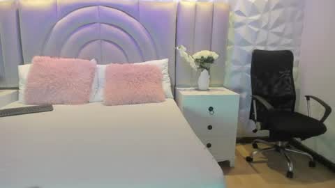 Ellye online show from July 2026 11:16:02 AM